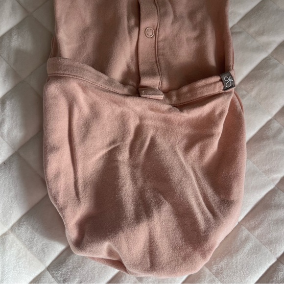 Goumi Rose Long Sleeve sleeper gown baby girl size newborn - Picture 4 of 9